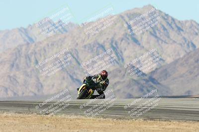 media/Dec-01-2025-Moto Forza (Mon) [[2daa91e15f]]/3-Beginner Group/Session 4 Turn 9/